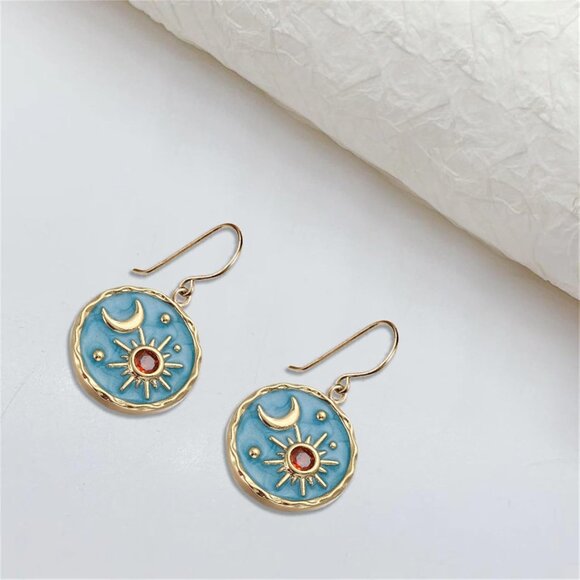 Women's Unique lightweight Handmade Retro Boho Antiqued Gold Round Coin Earring - Picture 4 of 5